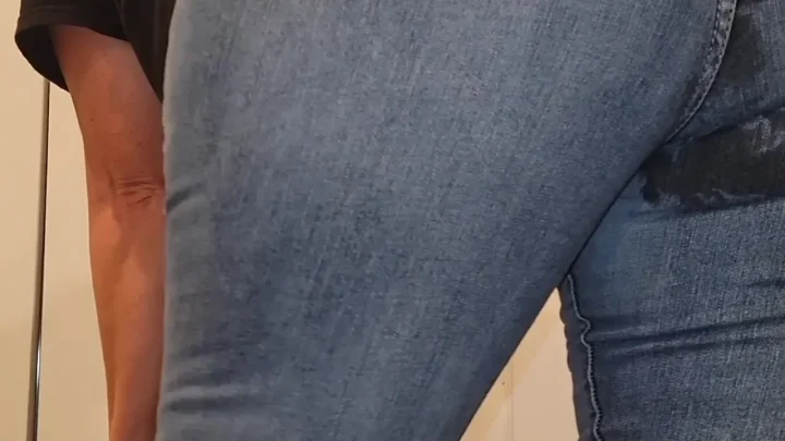 10 June 2023- Lexipoo – Lexi’s date night jeans shit