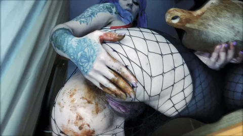 DirtyBetty – unnerving stinky strawberry