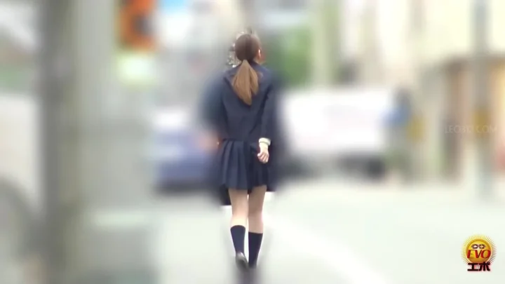 [EE-753] Extremely fast dash to the toilet! Girls rushing through the streets to take a poop. The urge to defecate is unbearable! P5