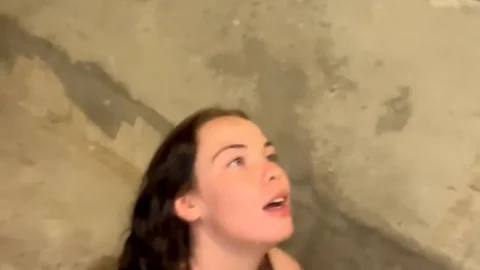 Emilyandleoo – Pissing