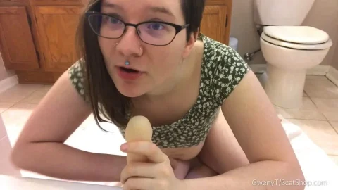 GwenyT – Poop Condom For My Babe