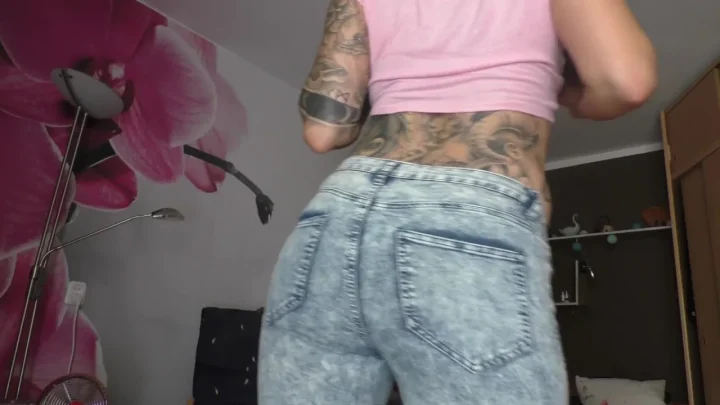 HotDirtyIvone – a Bass jeans