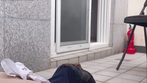 Korean Queen – Korean Scat Queen: On the outdoor balcony, the queen scat