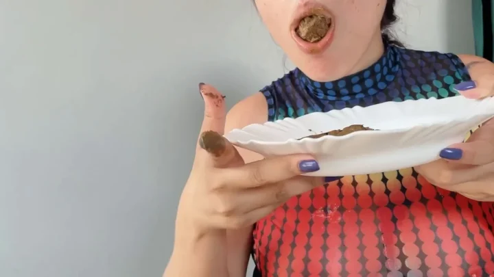 MabelScat – Comendo todo meu coco