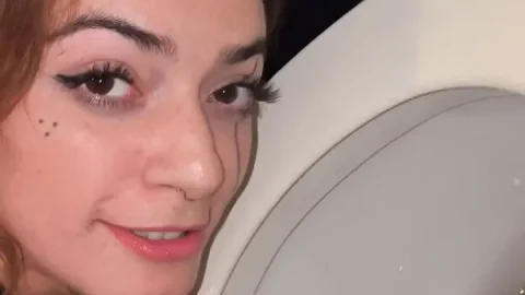 Malafalda – Licking toilet