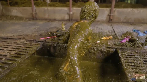 ManureFetish Kaitlyn Katsaros – wild in manure full hd