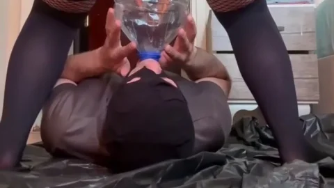 Mistress Beren – He Drank All My Urine In One Bite On His Princesss Ass Face
