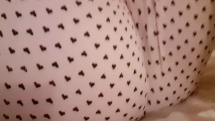 Nicolettaxxx – Intense farts with new pajamas