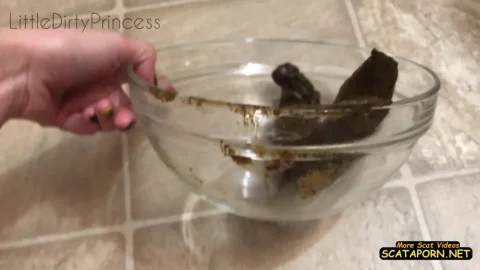 Pooping a long thick one into a bowl in my bedroom – Fboom – LittleDirtyPrincess