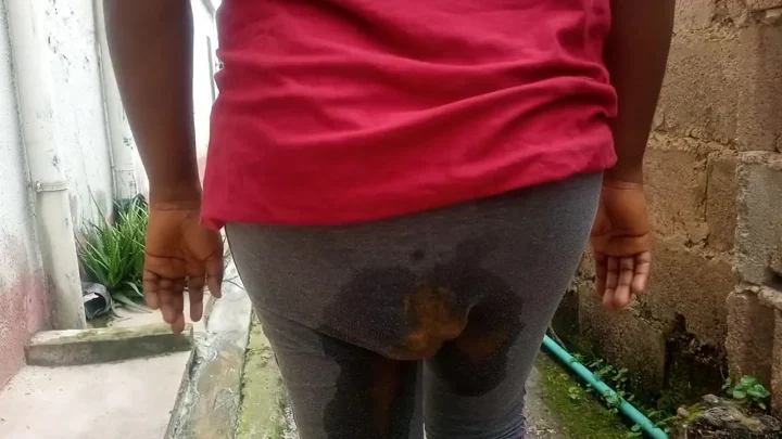 PrettyEbonies – Pinkyprada Outdoor pantypoop in barracks