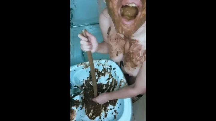 Scat Lina – Shitty sink cleaning with 6 loads