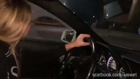 Siswet – Scatbook Big Pee in the parking in France