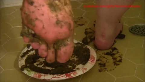 VeronicaSteam – Shitting and Squashing