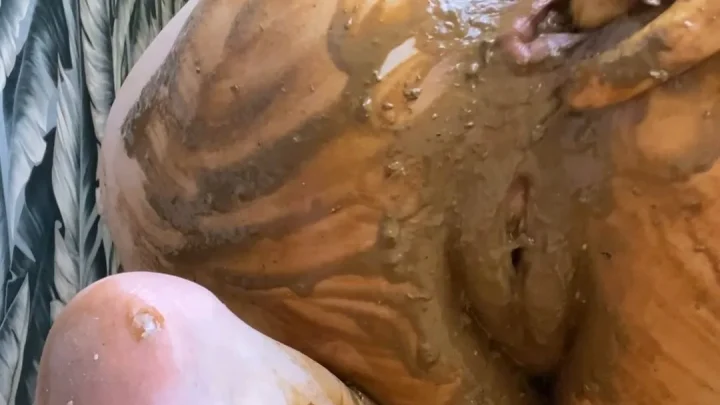 p00girl – pour diarrhea from the bag onto the body and face