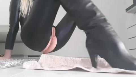 thefartbabes – Clean Pissed Boots MP4 / HD 720p